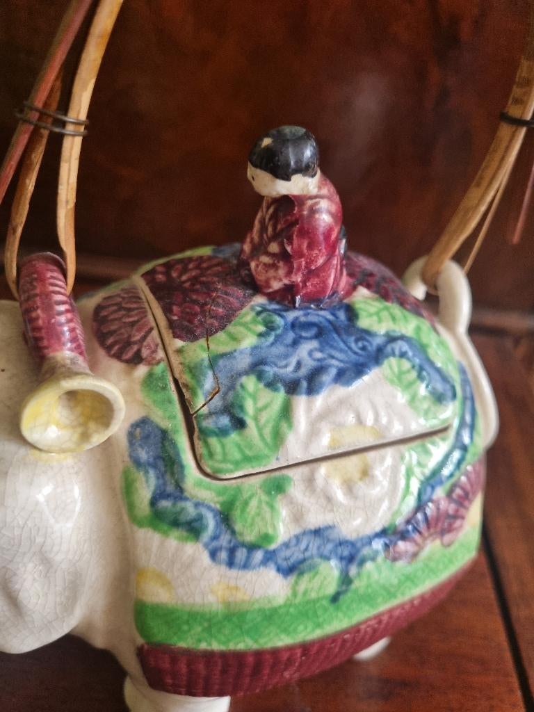 Japanse porseleinen theepot in de vorm van olifant, Ophalen