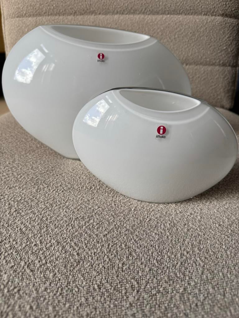 2 Iittala vazen ontworpen door Markku Salo, Wit, Ophalen of Verzenden, Minder dan 50 cm, Glas
