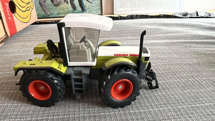 Claas Xerion 3000 1:32, Hobby en Vrije tijd, Modelauto's | 1:32, Zo goed als nieuw, Tractor of Landbouw, Overige merken, Ophalen of Verzenden