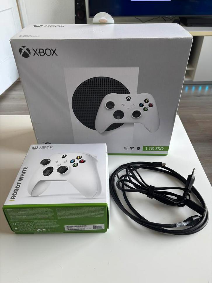 Xbox Series S 1TB (Grote Opslag) + 2 Controllers (1 NIEUW), Spelcomputers en Games, Spelcomputers | Xbox One, Zo goed als nieuw