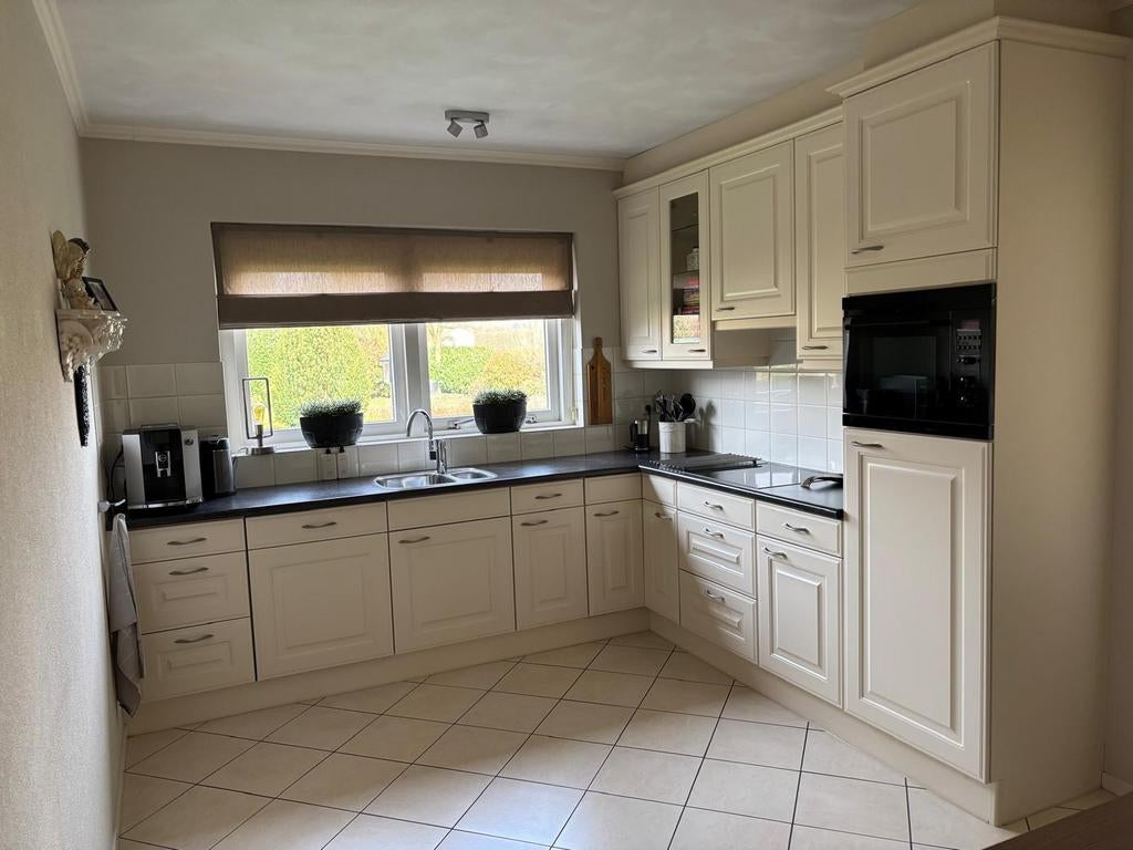 Landelijke hoekkeuken met gebruikerssporen, Ophalen of Verzenden, Gebruikt, Hoekkeuken