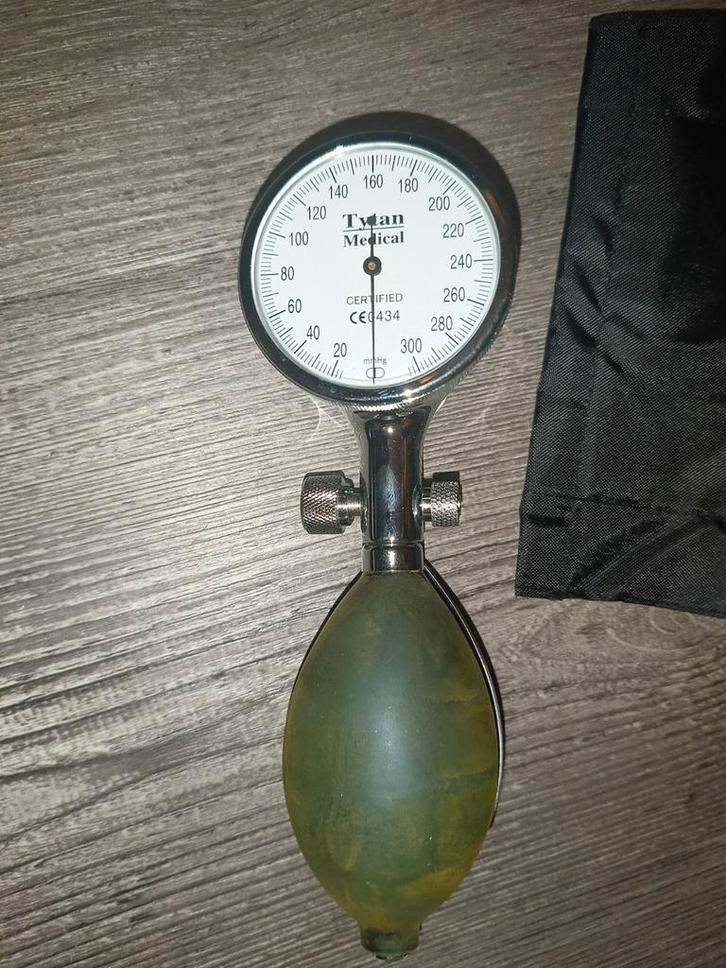 aneroïde bloeddrukmeter van het merk Tytan Medical, Sport en Fitness, Gezondheidsproducten en Wellness, Gebruikt, Overige typen