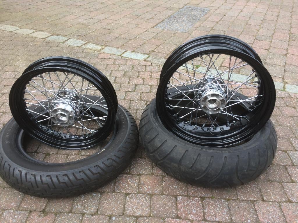 Harley cross bones velgen met banden in prima staat, Motoren, Ophalen