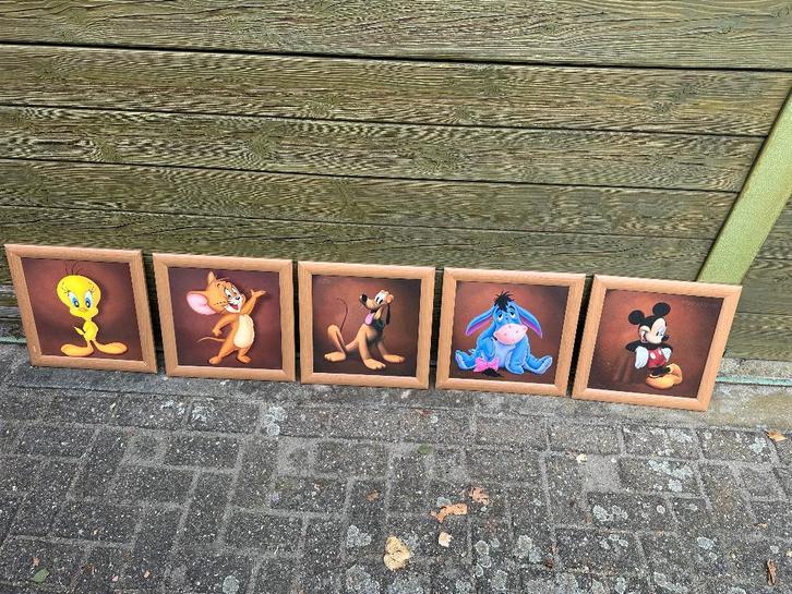 Disney Schilderijen 40 x 40 cm en een Emmer, Verzamelen, Disney, Gebruikt, Beeldje of Figuurtje, Overige figuren, Ophalen of Verzenden