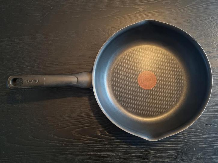 Nieuwe TEFAL day by day koekepan 24 cm, Huis en Inrichting, Keuken | Potten en Pannen, Nieuw, Koekenpan of Braadpan, Rvs, Ophalen of Verzenden