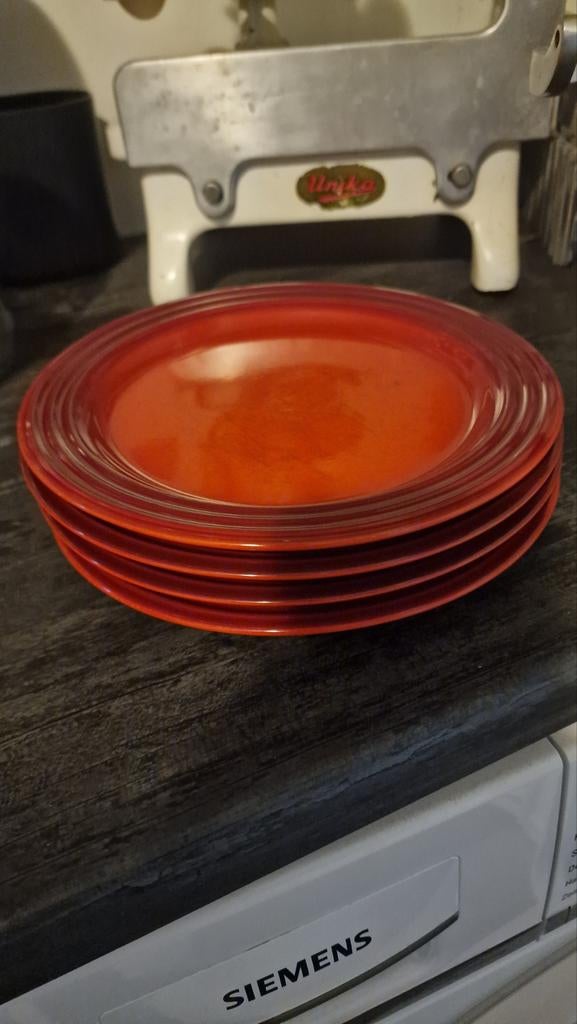 Le Creuset borden 22 cm, Ophalen of Verzenden, Overige stijlen, Bord(en)