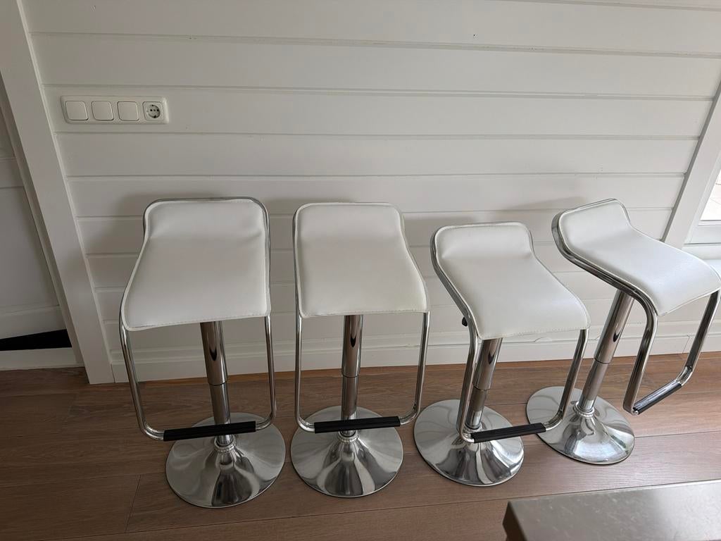 4 verstelbare barkrukken wit met chromen onderstel, Ophalen, Gebruikt, In hoogte verstelbaar, Leer