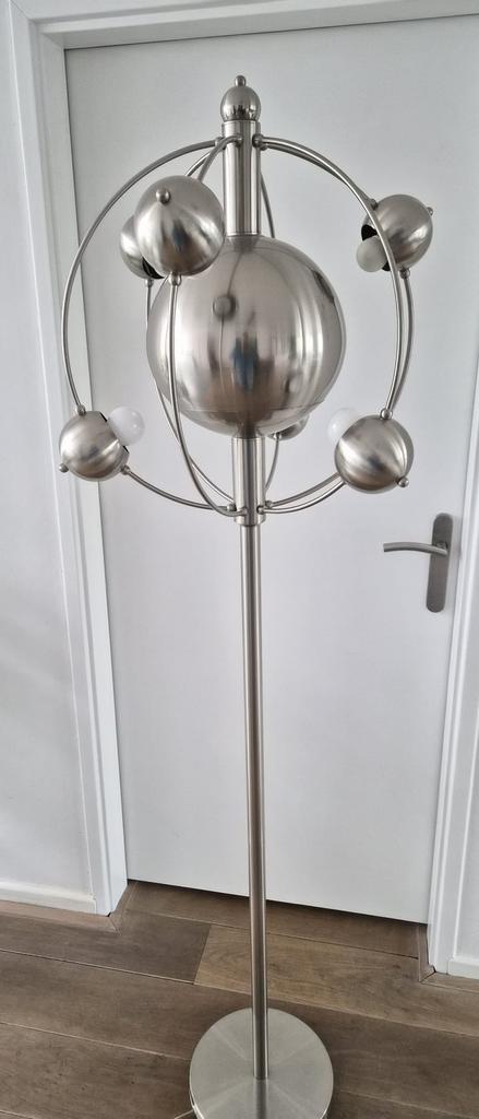 Staande 'zonnenstelsel' lamp, Ophalen, Zo goed als nieuw, 150 tot 200 cm