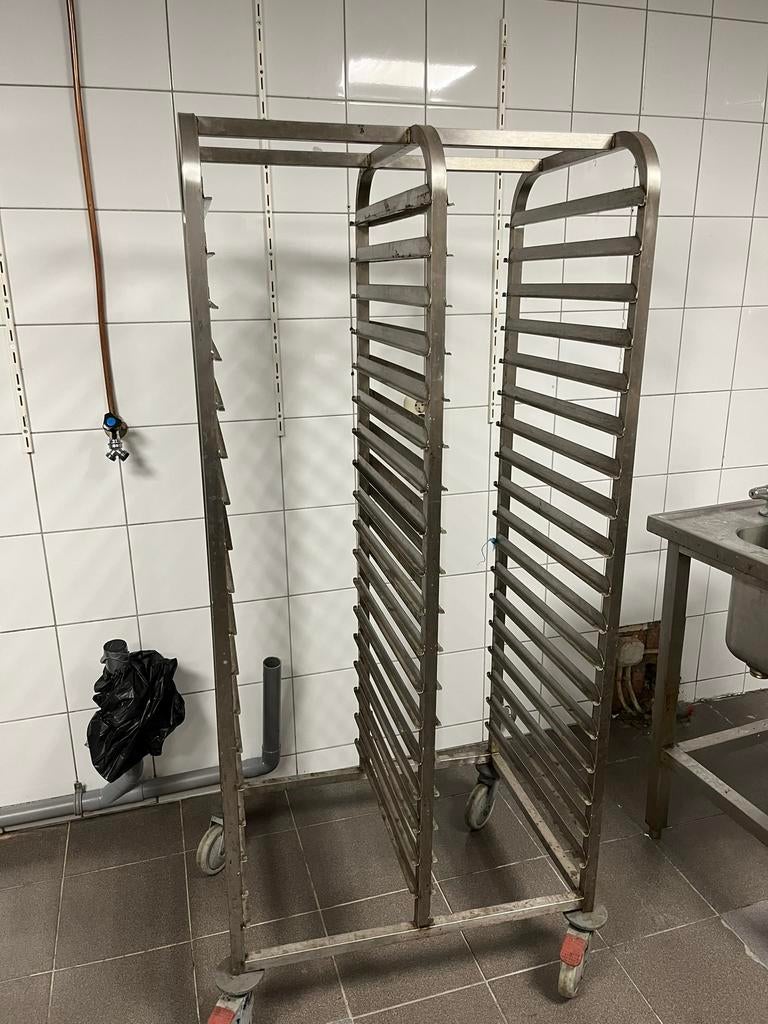 RVS Regaalwagen, Ophalen, Zo goed als nieuw