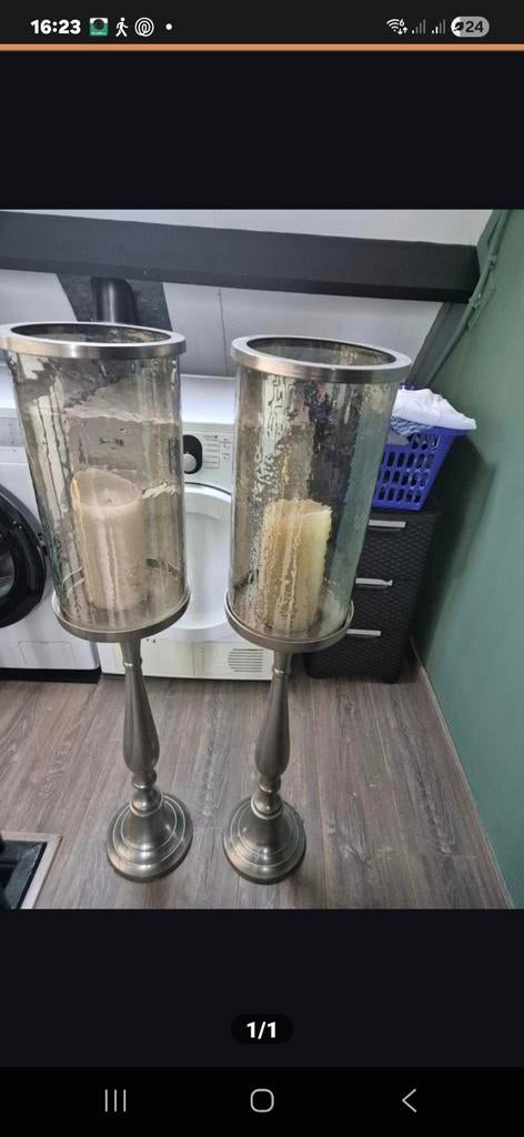 Stijlvolle metalen kandelaars met glazen omhulsel (1.06m), Huis en Inrichting, Woonaccessoires | Kandelaars en Kaarsen, Ophalen of Verzenden