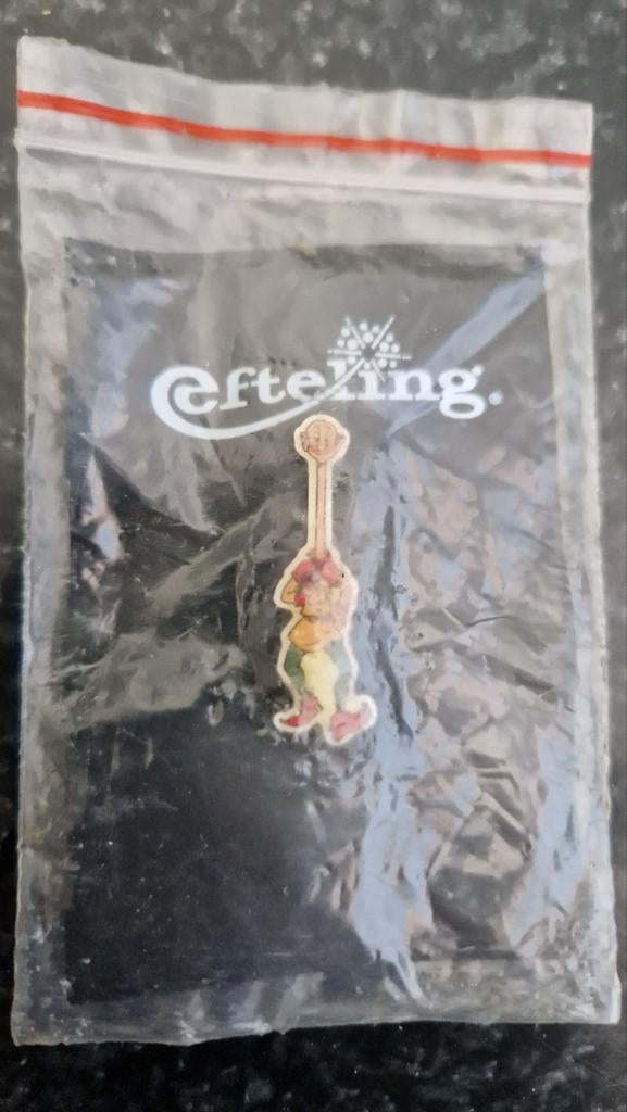 Efteling PinParade Langnek Pin - Nieuw in verpakking, Verzamelen, Efteling, Ophalen of Verzenden, Nieuw, Button of Speldje