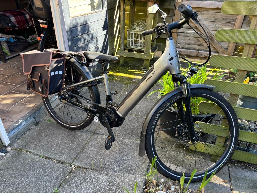 Stads E-Bike Cannondale - lage instap - Wielmaat 27.5", Zo goed als nieuw, 47 tot 51 cm, 50 km per accu of meer, Ophalen