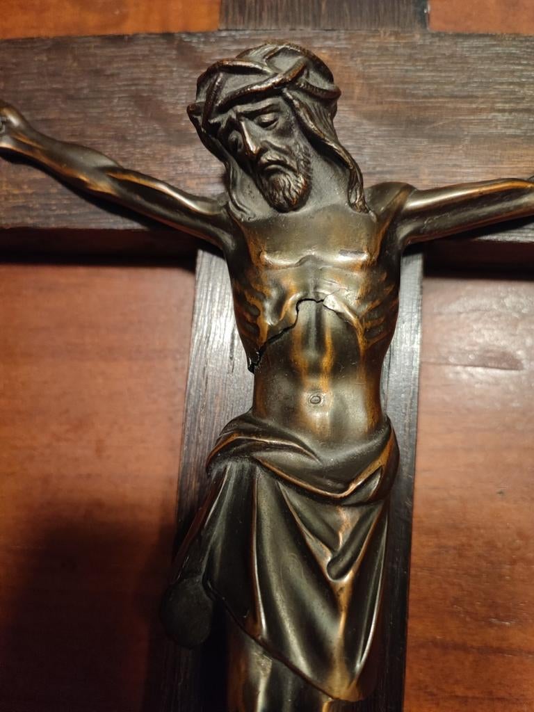 Antiek 19e-eeuws bronzen Jezus beeld op eikenhouten kruis, Antiek en Kunst, Ophalen