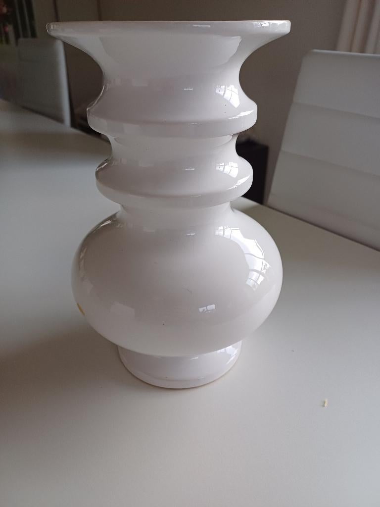 Zeer mooie ronde vormen witte vintage vaas, Gebruikt, Wit, Aardewerk of Porselein, Ophalen of Verzenden