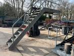 Trap met bordes 2.40m. hoog  82 cm br. gegalvaniseerd, Ophalen, Gebruikt, Trap, 2 tot 4 meter