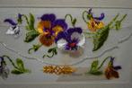 frankrijk 1920 geborduurd envelopje viooltjes, Ophalen of Verzenden, Voor 1920, Gelopen, Overige thema's