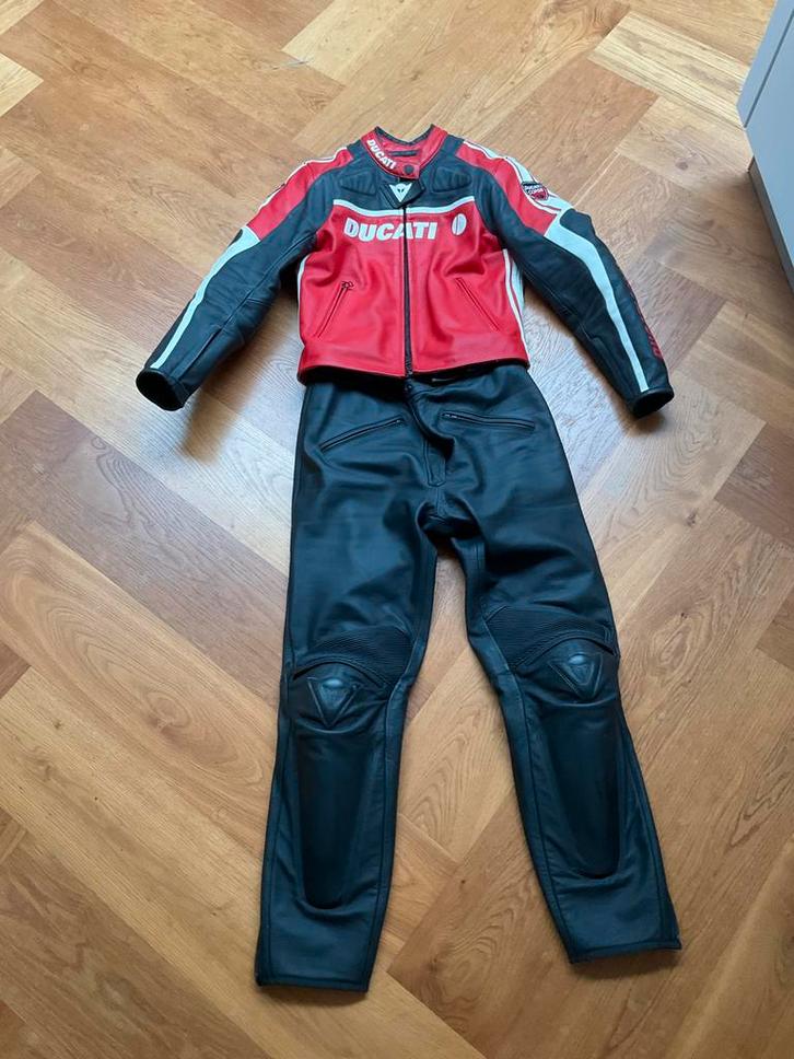 Ducati leren motorpak - Combipak broek en jas Dainese, Motoren, Kleding | Motorkleding, Combipak, Dames, Heren, Tweedehands, Ophalen of Verzenden