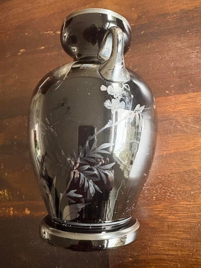Art nouveau zwart melkglas vaasje hoog 17 cm, Ophalen of Verzenden