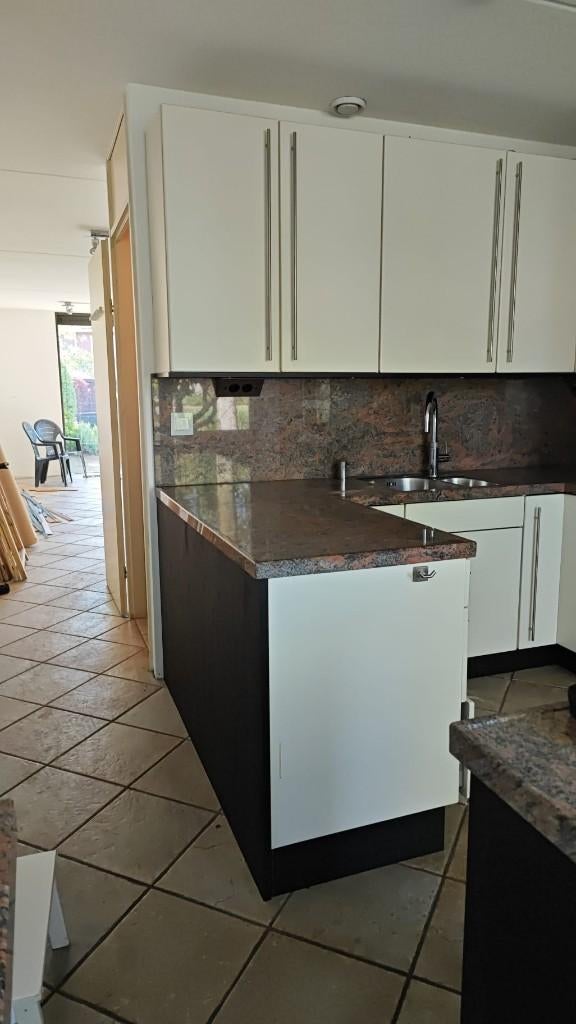 Keuken met kookplaat, vaatwasser en oven, Ophalen, Gebruikt, U-keuken, Overige kleuren