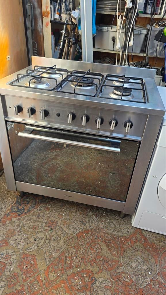 Indesit gasfornuis 5 pits, Ophalen, Gebruikt, 4 kookzones, Gas