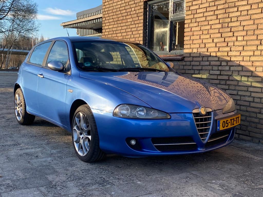 Alfa Romeo 147 1.6 T.spark 16V sportieve auto met 166.000 km, Auto's, Voorwielaandrijving, 4 cilinders, Origineel Nederlands, Bedrijf