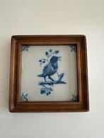Oude Makkum tegel met vogel in houten lijst, Antiek en Kunst, Ophalen of Verzenden