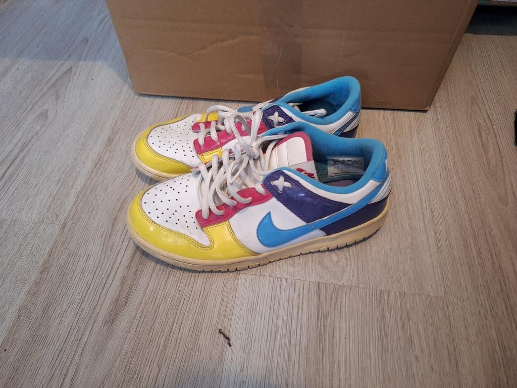 Nike Dunk Low Rainbow White Yellow Purple Blue

Maat 38,5.., Kleding | Heren, Schoenen, Ophalen of Verzenden