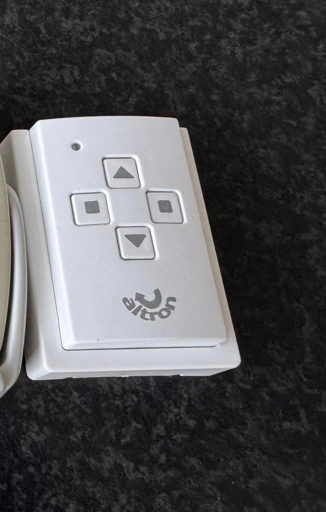 Te koop afstandsbediening voor rolluik of poort, Ophalen of Verzenden, Zo goed als nieuw