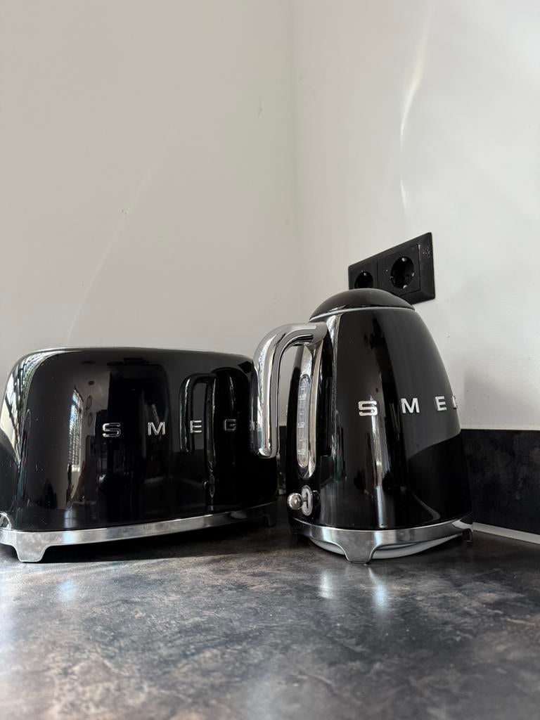 SMEG Set zwart waterkoker + broodrooster, Witgoed en Apparatuur, Broodroosters, Ophalen, Zo goed als nieuw