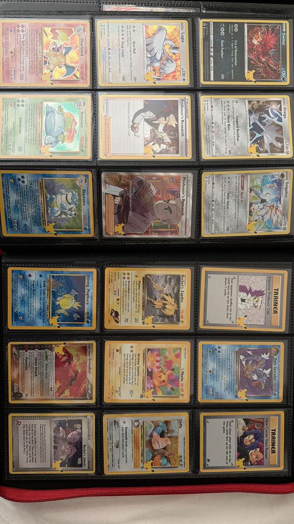 Pokemon Celebrations set 98% compleet mist umbreon /mew gold, Ophalen of Verzenden, Gebruikt, Meerdere kaarten