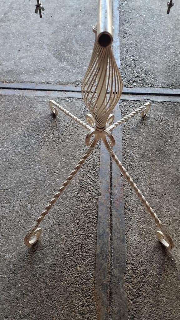 Metalen vintage onderstel + sluierstand met gedraaide poten, Ophalen of Verzenden, Minder dan 100 cm