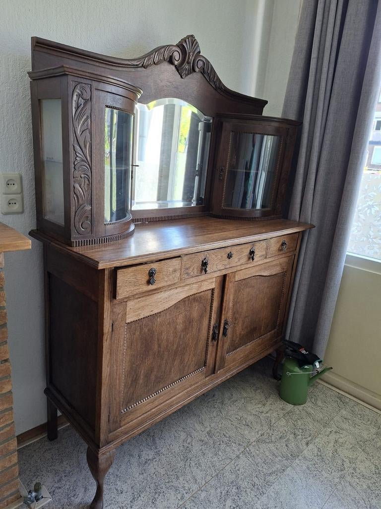 GRATIS antieke kast met spiegel en vitrines, Ophalen