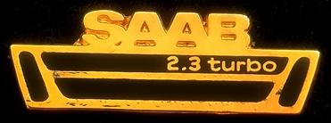 Saab 2.3 turbo pin- goudkleur, Verzamelen, Verzenden, Nieuw, Transport, Speldje of Pin