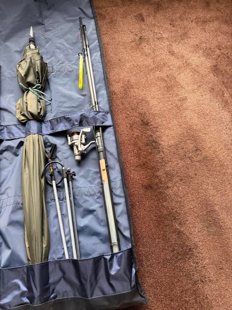 Mooie visspullen: complete set met hengel, molen en accessoi, Ophalen of Verzenden, Gebruikt, Complete hengel