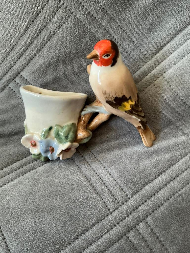 Porseleinen wandvaasje ,aardewerk brocant vogelbakje putter, Ophalen