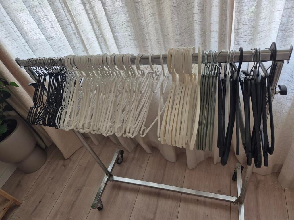 Gratis kledinghangers, Kleding | Dames, Kledinghangers, Kunststof, Ophalen of Verzenden