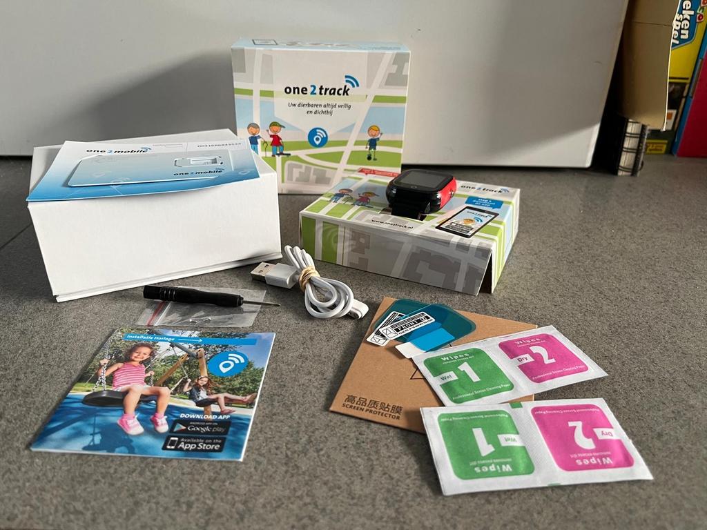 One2track horloge - zwart/rood met ruim 9 euro tegoed, Zwart, Ophalen of Verzenden, Zo goed als nieuw, Waterdicht