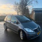 Mercedes-Benz A-Klasse 1.5 A160 5DRS 2011 Grijs, Auto's, Mercedes-Benz, Voorwielaandrijving, 49 €/maand, Origineel Nederlands