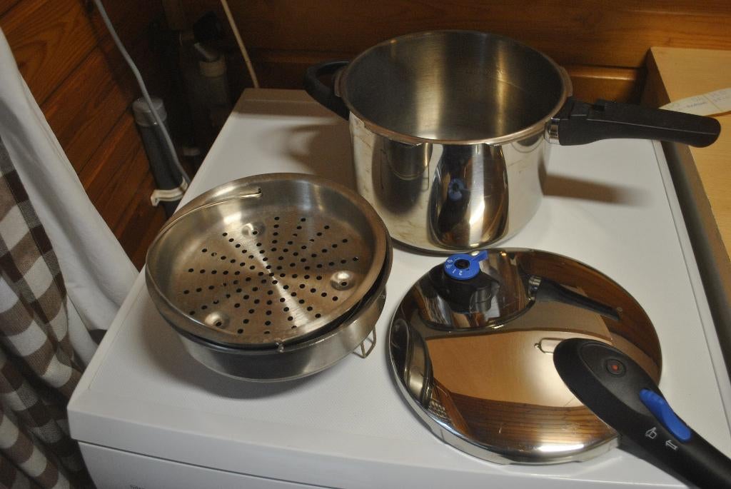 Snelkookpan, 4 liter, Huis en Inrichting, Keuken | Potten en Pannen, Ophalen of Verzenden, Gebruikt, Rvs, Kookpan of Snelkookpan