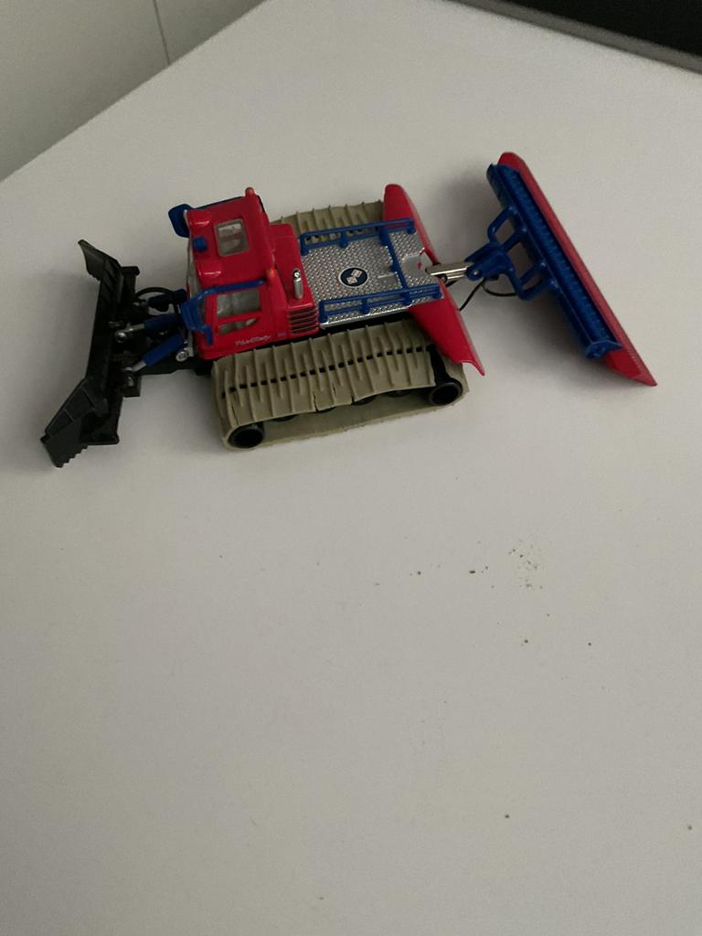 Siku Pistenbully voor skipiste let op rupsbanden versleten, Ophalen, Zo goed als nieuw, Bus of Vrachtwagen, SIKU