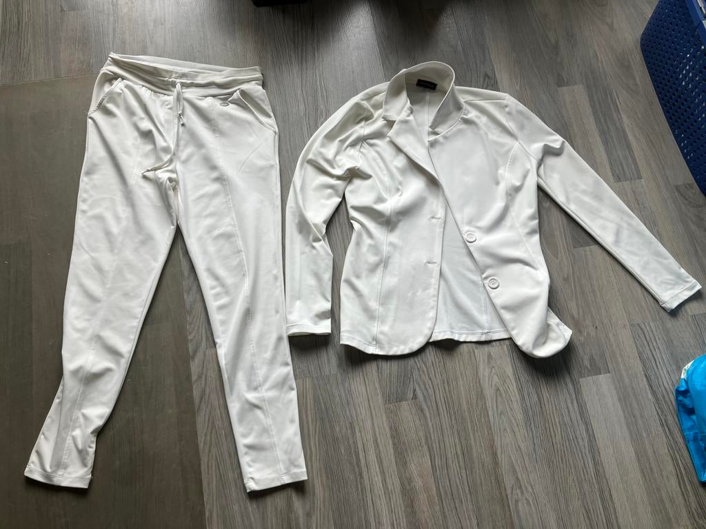 Super mooi kostuum van Angeli Milan maat S koopje, Ophalen of Verzenden, Zo goed als nieuw, Maat 36 (S), Wit