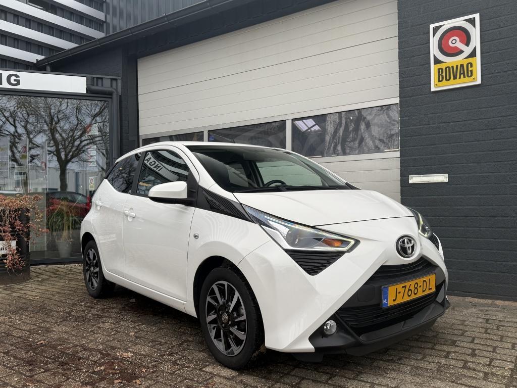 Toyota Aygo 1.0 VVT-i x-joy automaat/camera (bj 2020), Gebruikt, Euro 6, 4 stoelen, Wit