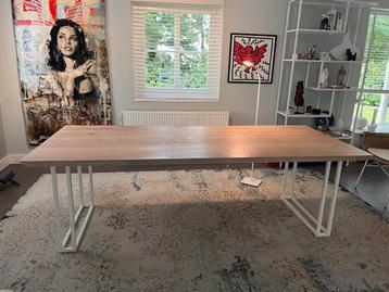 Prachtige eettafel Table du Sud beschikbaar voor biedingen
