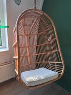 Rotan bamboe hangstoel met kussen,touw en plafondhaak, Huis en Inrichting, Stoelen, Ophalen, Bruin, Zo goed als nieuw, Eén