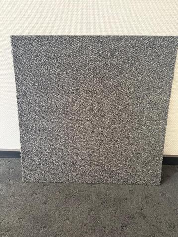 Tapijttegels 50 x 50 cm beschikbaar voor biedingen