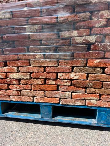 Antieke Friese rode oranje handvorm steen ca 20.5x4.5 290M2! beschikbaar voor biedingen