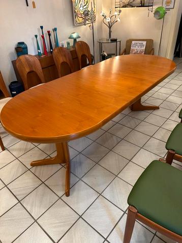 Vintage xxl uitschuifbare eettafel 1960 met 3 tussenbladen beschikbaar voor biedingen