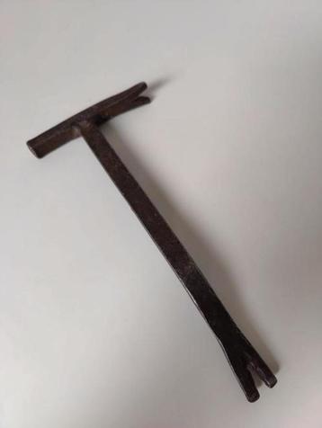 Vintage breekijzer beschikbaar voor biedingen