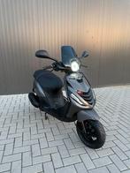 PIAGGIO ZIP FULL OPTION  BROM GARANTIE, Fietsen en Brommers, Scooters | Piaggio, Ophalen of Verzenden, Zo goed als nieuw, Benzine