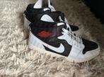 Te koop Air Jordan 1 Mid Utility black white red maat 44,5., Kleding | Heren, Schoenen, Ophalen of Verzenden, Zo goed als nieuw